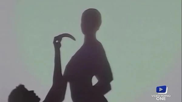 Zara et Deborah, deux lesbiennes sexy et affamées, profitent d'un bain coquin