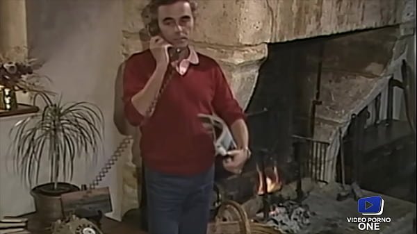 Il baise sa secrétaire en pensant à sa femme